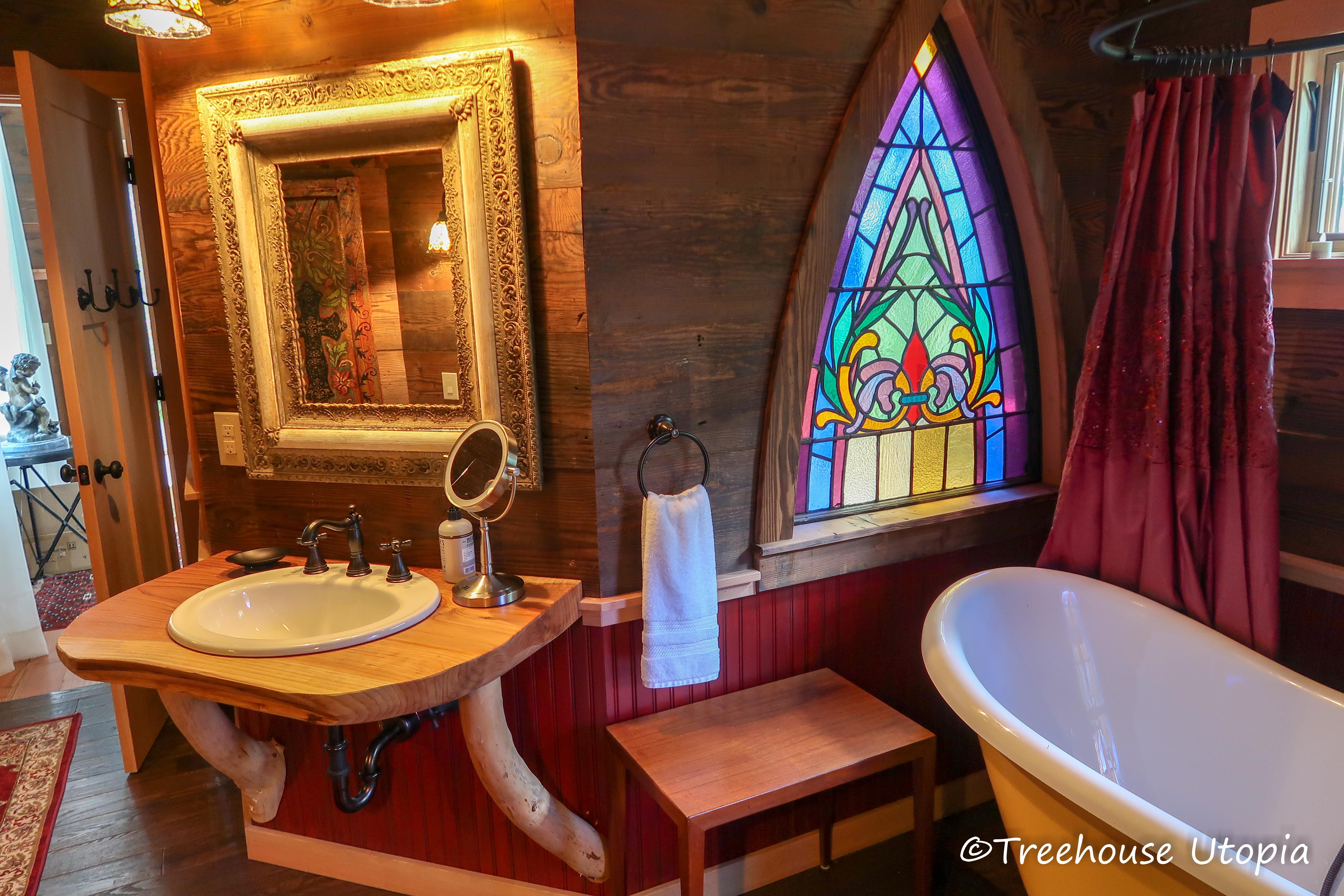 Chapelle bathroom detail – Treehouse Utopia