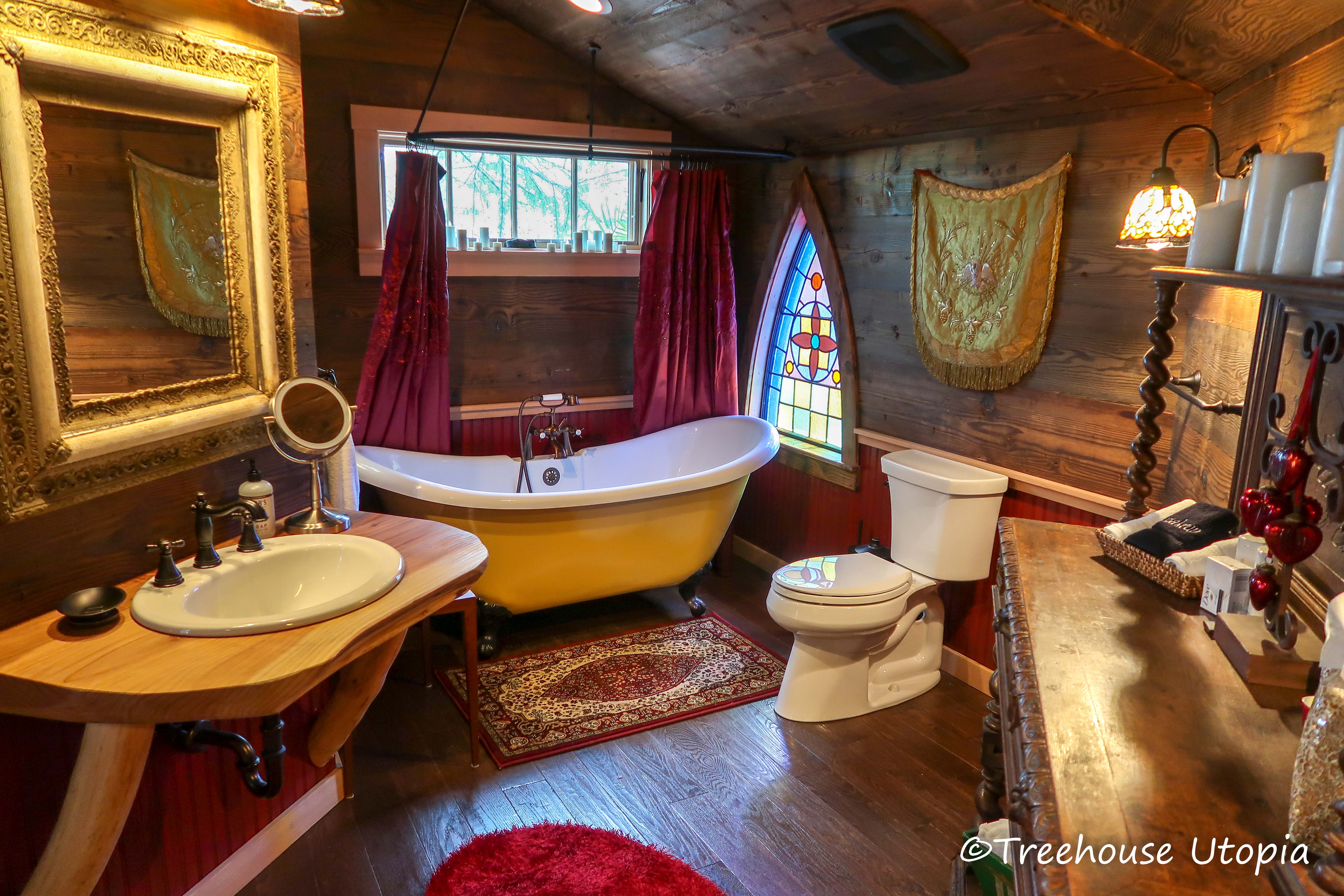 Chapelle bathroom – Treehouse Utopia