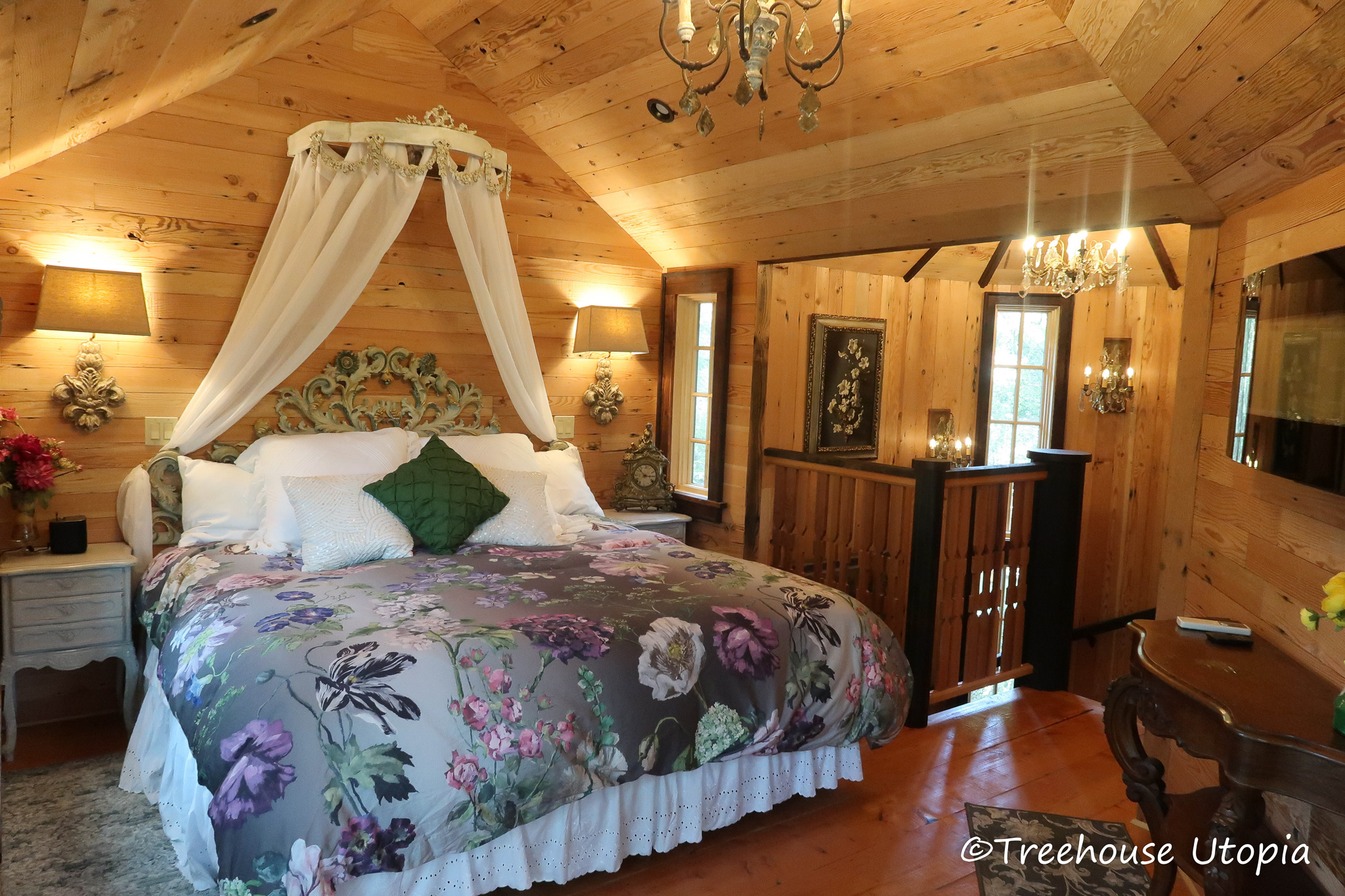 Chateau bedroom – Treehouse Utopia